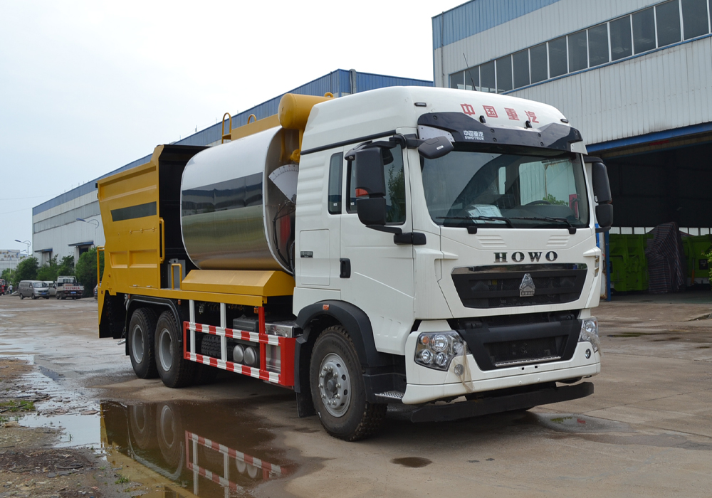 重汽豪沃后雙橋（8+12）同步碎石封層車